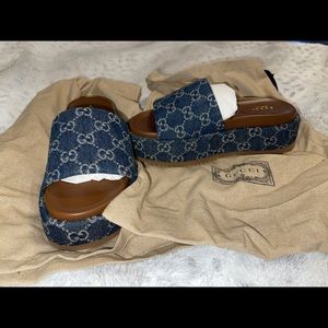 Never been worn , excellent condition